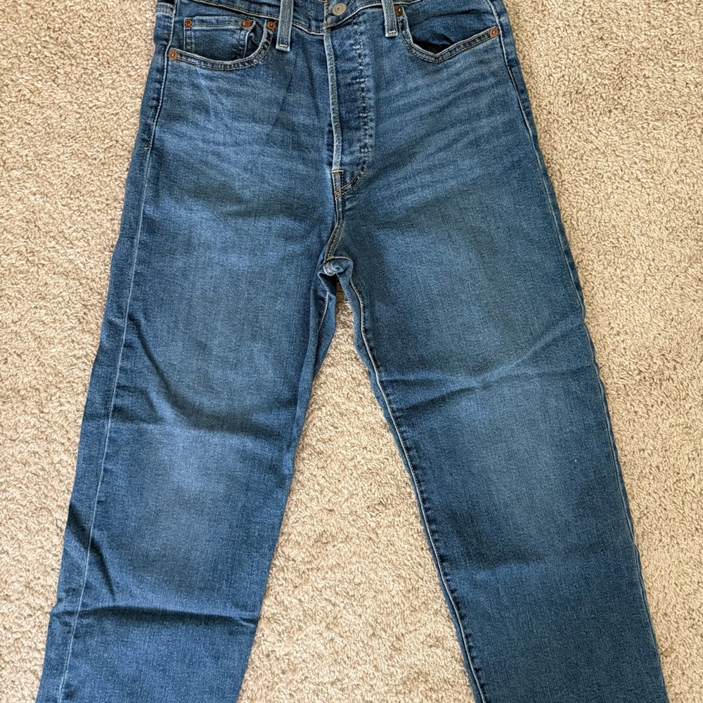 Levi's Mid-Wash Ankle Jeans